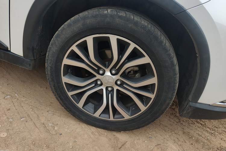 Used Mitsubishi Outlander 2018 2.0L Two-Wheel Drive Glory Edition 5 Seats