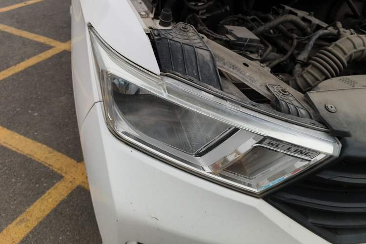Used Wuling Hongguang 2019 1.5L S Basic Version China VI Standard LAR Right Front Headlight