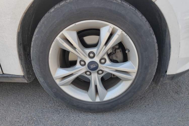 Used Ford Focus 2012 Hatchback 1.6L Automatic Fashion Edition Right Front Wheel Hub