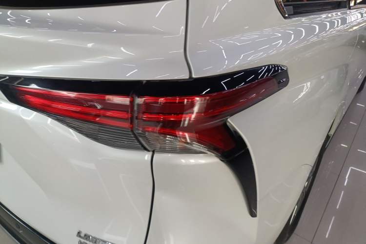 Used Toyota SIENNA 2021 2.5L Hybrid Premium Edition