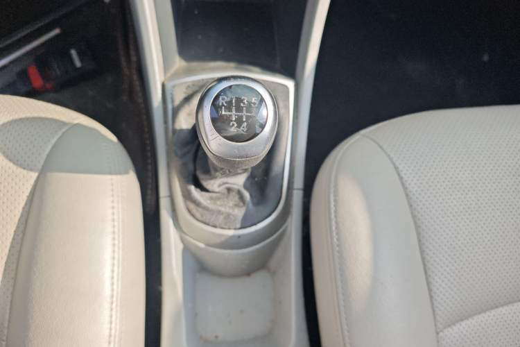 Used Hyundai Verna (older generation) 2014 1.4L Manual Smart GLS Trim
