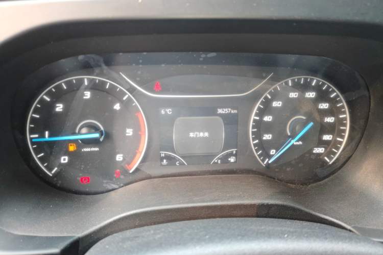 Used JMC Fushun 2022 2.0T Manual Multi-Function Passenger Vehicle Short Wheelbase Mid-Height Roof 6-Seater
