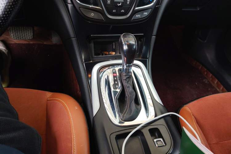 Used Buick Regal 2015 1.6T Elite Tech Model Gear Lever