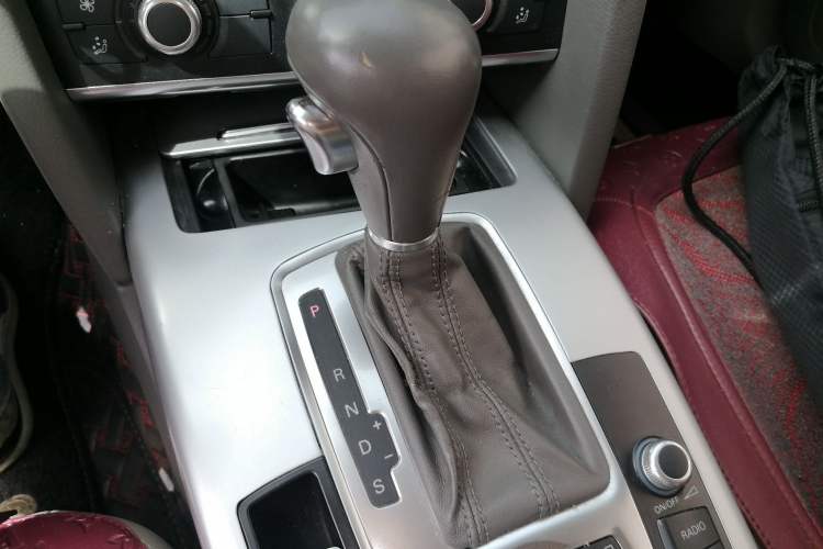 Used Audi A6L 2011 2.0 TFSI Automatic Standard Edition Gear Lever