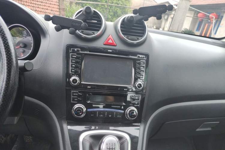 Used Haval H6 2013 Sports Edition 1.5T Manual Two-Wheel Drive Elite Model Audio And AC Panel