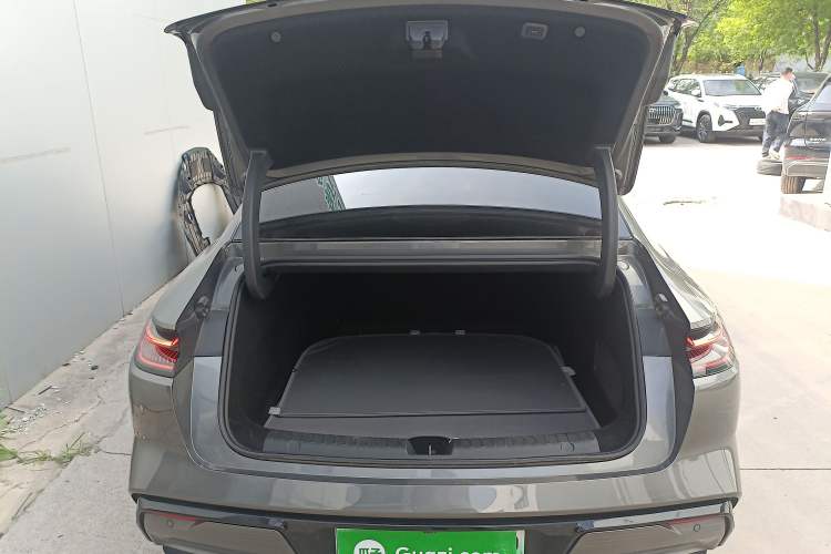 Used Geely Galaxy E8 2025 700 km Long-Range Intelligent Driving Version Trunk