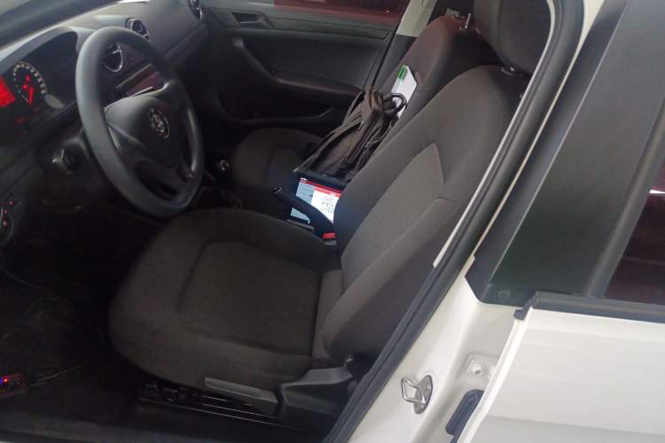 Used Volkswagen Jetta 2017 1.5L Manual Fashion Edition
