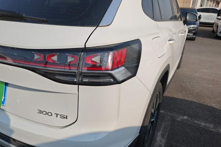 Used Volkswagen Tayron 2024 300TSI Two-Wheel-Drive Luxury Plus Advanced Version Right Rear Taillight