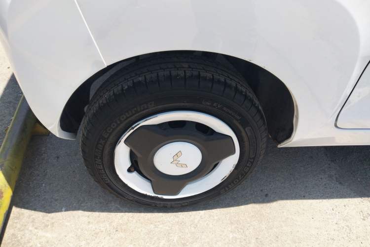 Used Wuling Hongguang MINIEV 2022 Macaron Fashion Edition Lithium-Nickel-Cobalt-Alpha-oxide Right Rear Wheel Hub