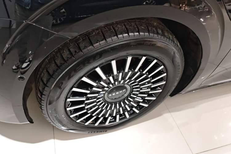 Used Zeekr 009 2024 Six-Seat Executive Version 4WD 108 kWh