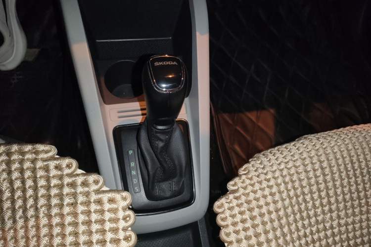 Used Skoda Fabia 2017 1.4L Automatic Car Enjoy Edition Gear Lever