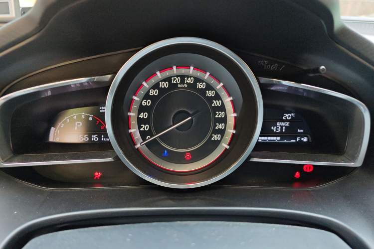 Used Mazda 3 Axela 2016 Sedan 1.5L Automatic Luxury Model