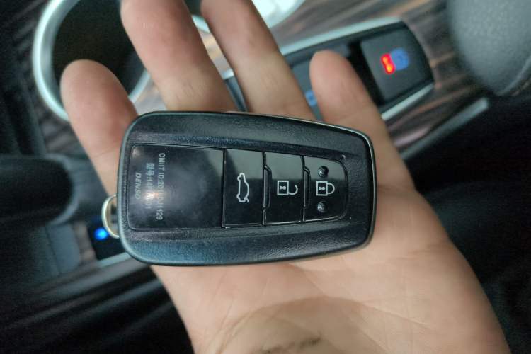 Used Toyota Camry 2018 2.5G Luxury Edition Vehicle Key