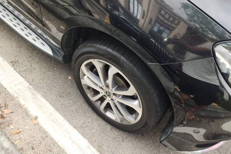 Used Mercedes-Benz GLE 2017 GLE 320 4MATIC Dynamic Model Right Front Wheel Hub