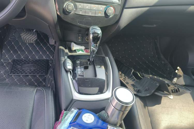 Used Nissan X-Trail 2017 2.0L CVT Comfort Edition 2WD Gear Lever