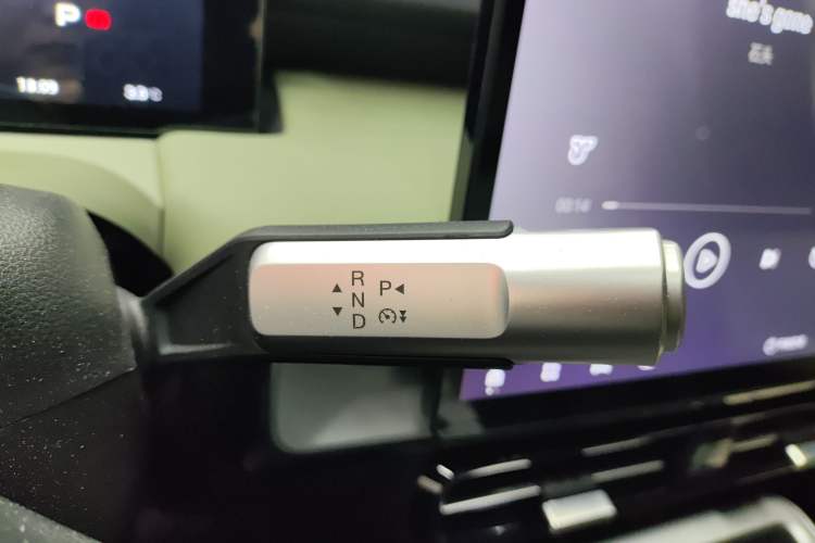 Used AION Y 2023 Plus 510 Enjoy Edition Gear Lever