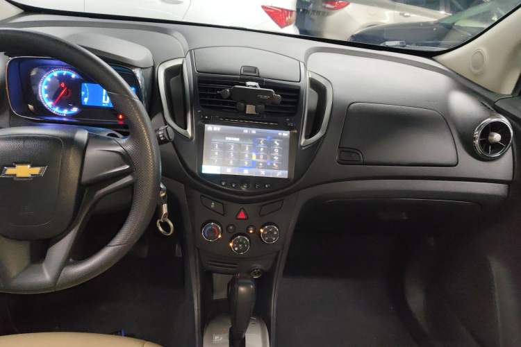 Used Chevrolet Trax 2016 1.4T Automatic Two-Wheel Drive Comfort Version with Sunroof Audio And AC Panel