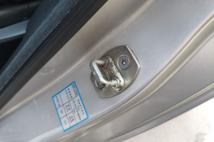 Used JAC Refine M4 2016 2.0L Manual Luxury Version