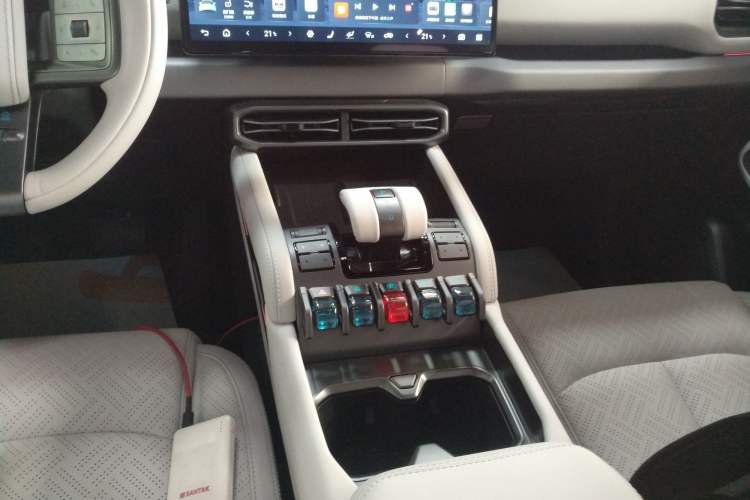 Used Formula Leopard Titanium 3 2025 501KM All-Wheel Drive Intelligent Driving Ultra Version
