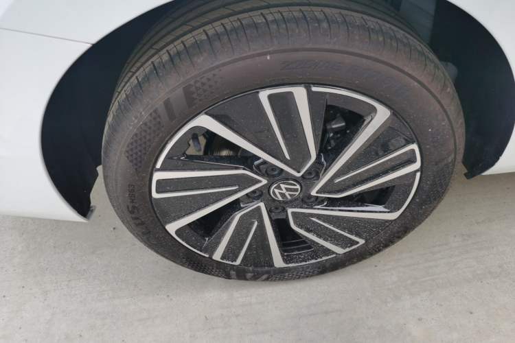 Used Volkswagen Lavida 2026 Pro 300TSI Starry Zhi Yi Edition Right Rear Wheel Hub