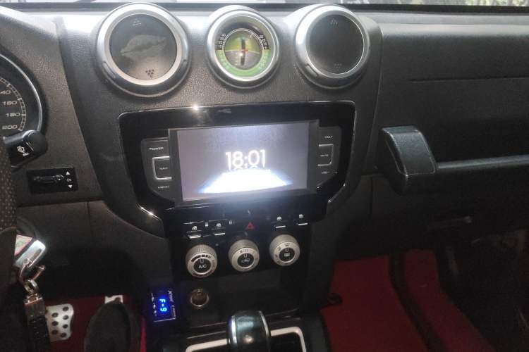 Used BAIC Off-Road BJ40 2016 40L 2.3T Automatic All-Wheel Drive Premium Edition Audio And AC Panel