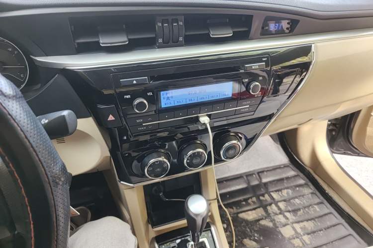 Used Toyota Corolla 2014 1.6L CVT GL Audio And AC Panel