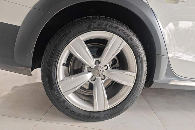 Used Audi A4 2014 40 TFSI allroad quattro plus version Exterior 5