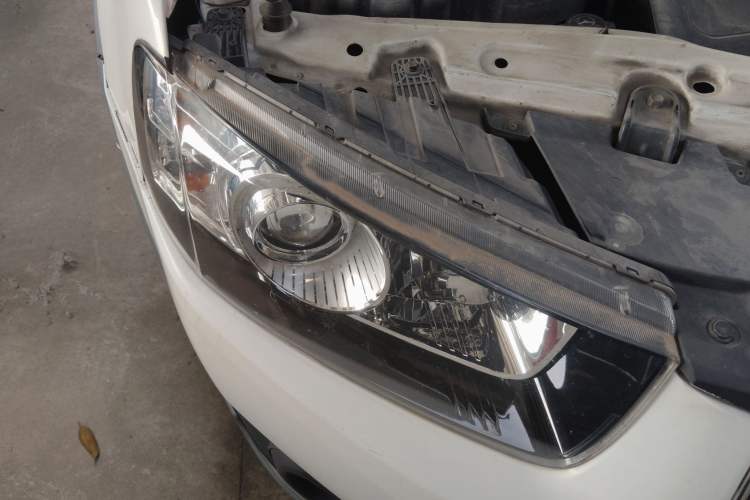 Used Chevrolet Captiva 2015 2.4L 4x4 Flagship Edition 7-Seater Right Front Headlight