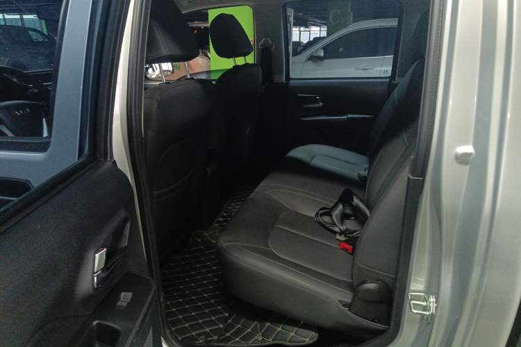 Used Great Wall Wingle 5 2021 2.0T Diesel Two-Wheel Drive Elite Version Big Double Cab China VI Standard GW4D20M Interior 4