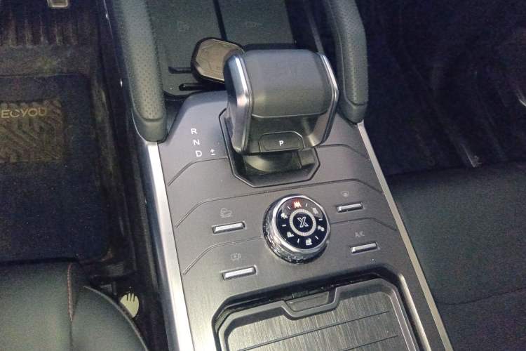 Used JETOUR Traveler 2023 2.0T All-Wheel Drive CrossPRO+ Gear Lever