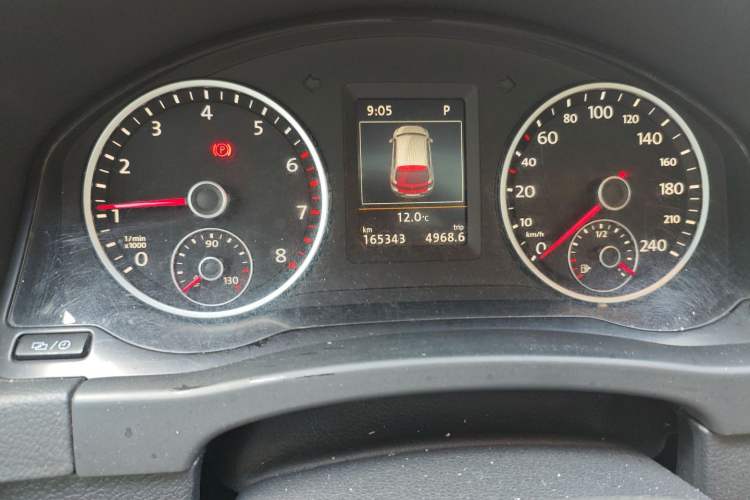 Used Volkswagen Tiguan 2015 2.0 TSI Automatic All-Wheel Drive Luxury Edition Odometer Close Up