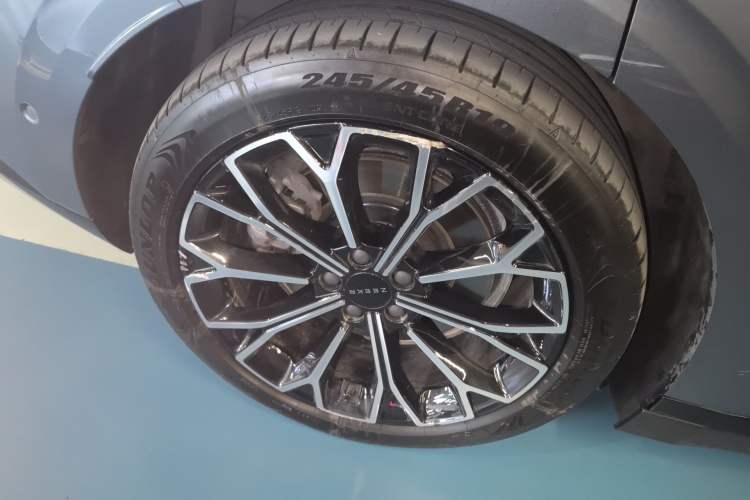 Used Zeekr 007 2024 Rear-Drive Enhanced Version 75 kWh
