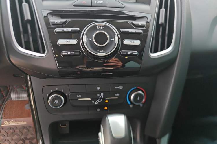 Used Ford Focus 2018 Hatchback Classic 1.6L Automatic Trendy SmartDrive Edition Audio And AC Panel