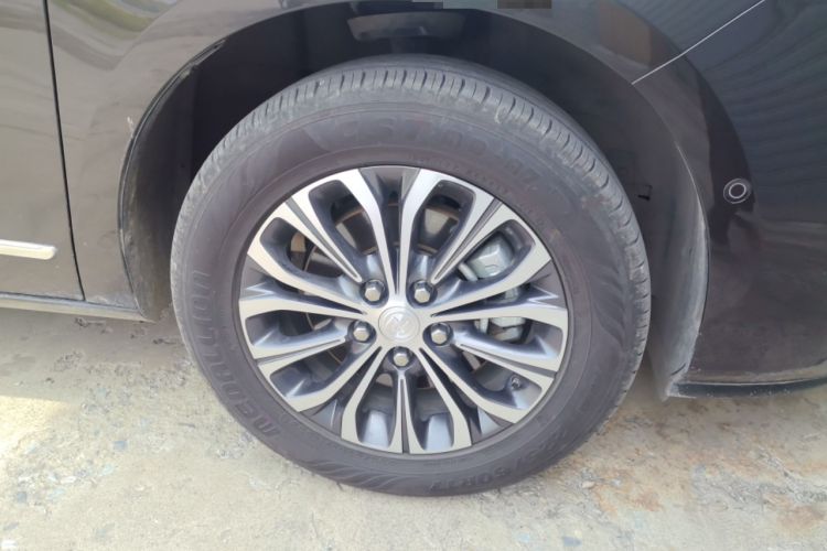 Used Buick GL8 2021 Land Cruiser Executive Class 652T Smart Luxury Model Right Front Wheel Hub