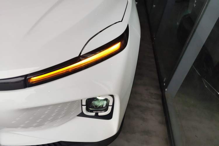 Used Geometry E Firefly 2024 301km Flowing Light Left Front Headlight