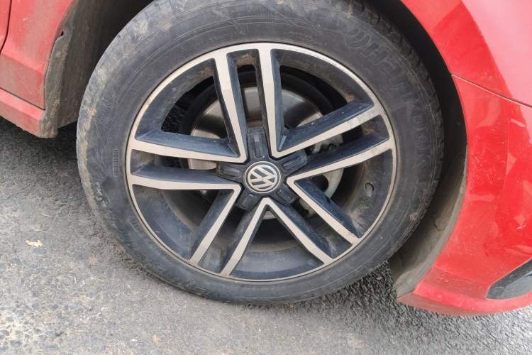 Used Volkswagen Lamando 2019 280TSI DSG Comfort Edition China VI standard Right Front Wheel Hub