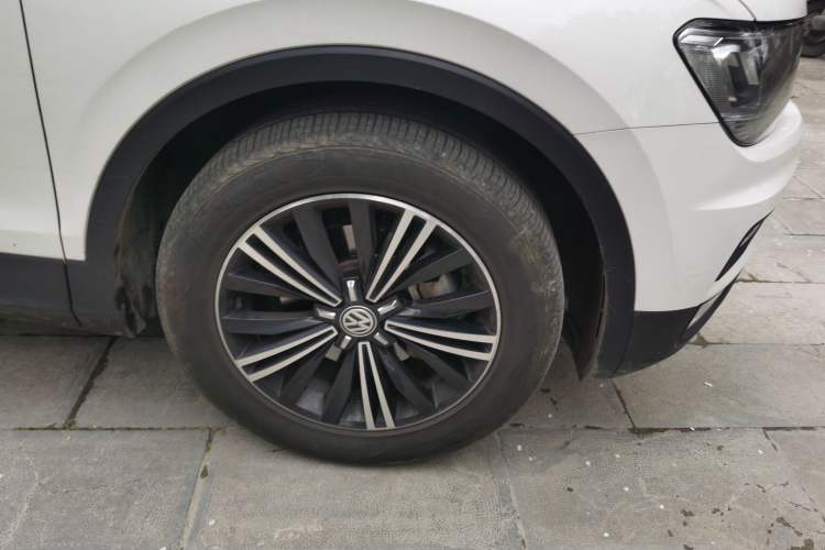 Used Volkswagen Tiguan L 2020 330TSI Automatic Two-Wheel Drive Panoramic Comfort Edition China VI Standard Right Front Wheel Hub