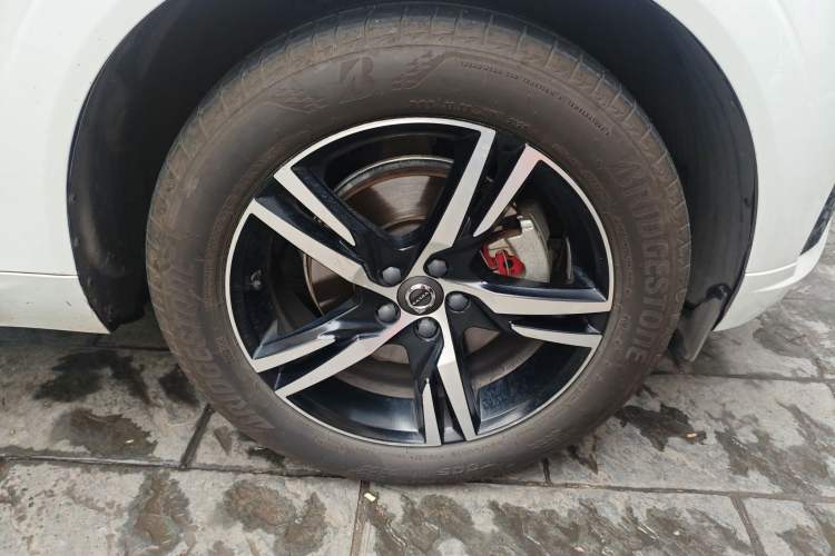 Used Volvo XC60 2019 T5 4x4 Smart & Dynamic Sport Edition China VI Standard