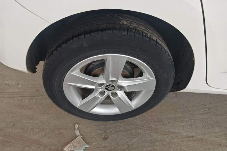 Used Skoda Fabia 2017 1.4L Automatic Car Enjoy Edition Right Rear Wheel Hub