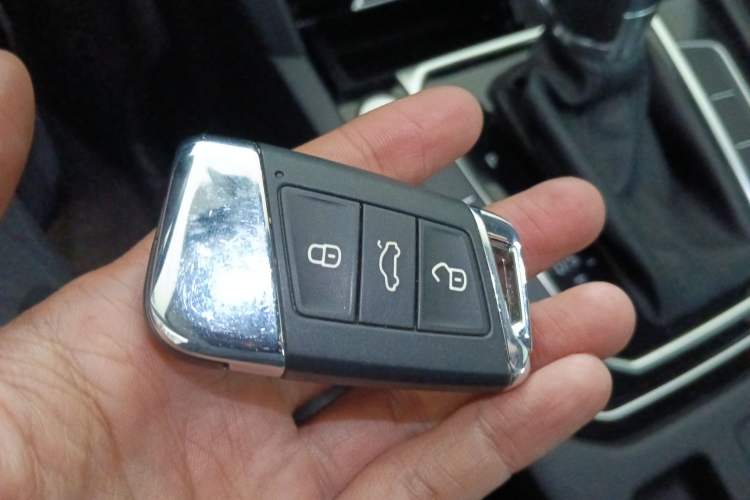 Used Volkswagen Magotan 2019 330TSI DSG Luxury Version China VI Standard Vehicle Key