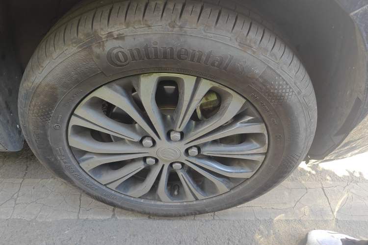 Used Buick GL8 2021 Land Cruiser Executive Class 652T Luxury Model Right Front Wheel Hub