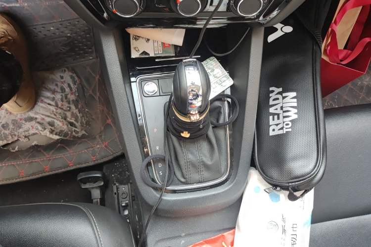 Used Volkswagen Sagitar 2018 1.6L Automatic Comfort Model Gear Lever