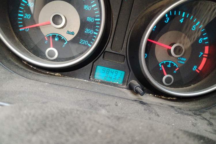 Used Buick Excelle 2011 1.6LX-AT Odometer Close Up