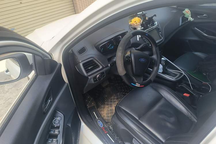 Used Ford Escort 2015 1.5L Automatic Fashion Model