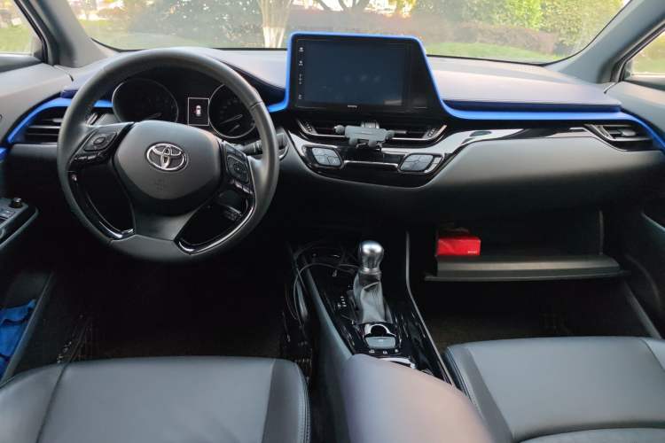 Used Toyota IZOA 2018 2.0L Yichi Version China VI Standard Center Console