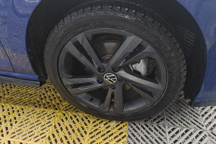 Used Volkswagen Golf 2021 280TSI DSG R-Line Right Front Wheel Hub