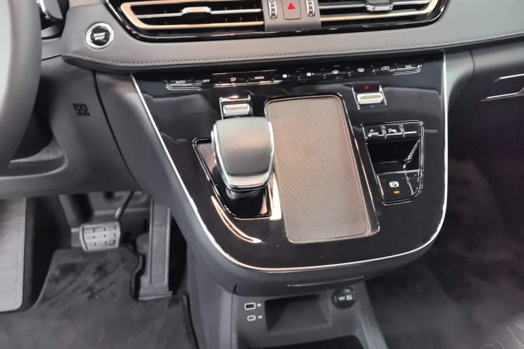 Used Hongqi HQ9 PHEV 2024 2.0T Four-Wheel Drive Business Edition