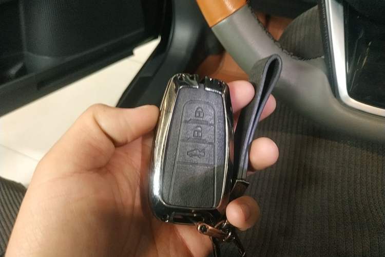 Used Toyota Avalon 2019 Dual-Engine 2.5L XLE Prestige Version China VI Standard