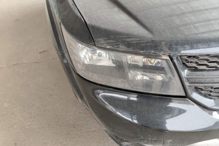 Used Dodge Journey 2014 2.4L Two-Wheel Drive Touring Edition Right Front Headlight