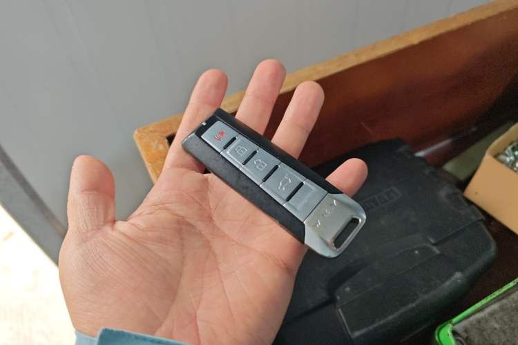 Used Wey VV5 2021 1.5T Two-Wheel Drive Color Pioneer
